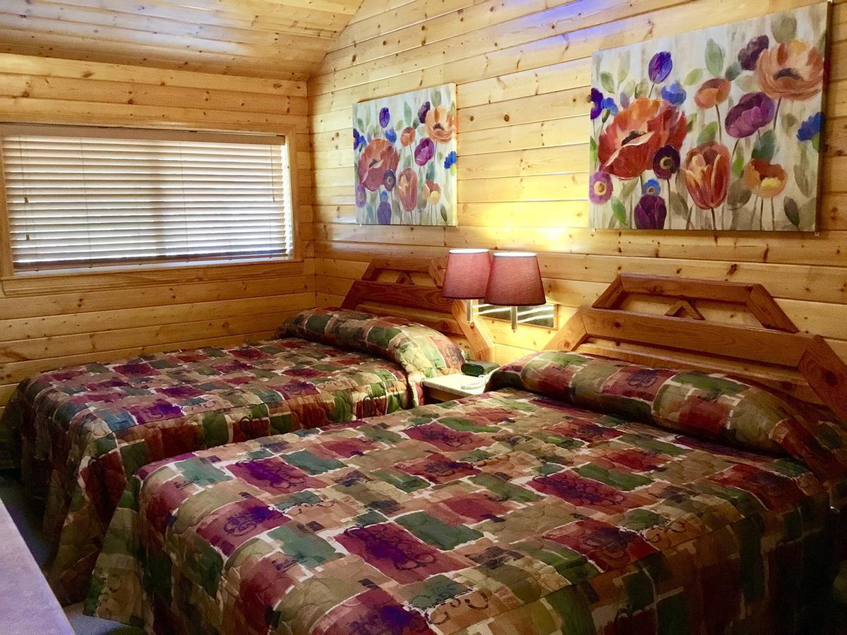 Giant Oaks Lodge Running Springs 外观 照片