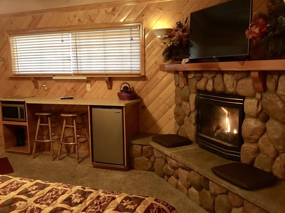 Giant Oaks Lodge Running Springs 外观 照片