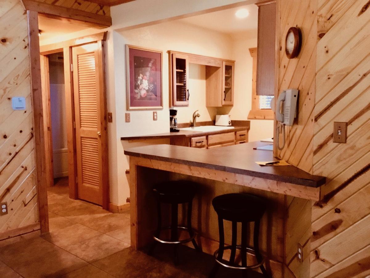 Giant Oaks Lodge Running Springs 外观 照片
