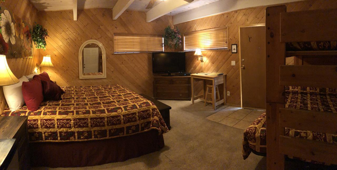 Giant Oaks Lodge Running Springs 外观 照片